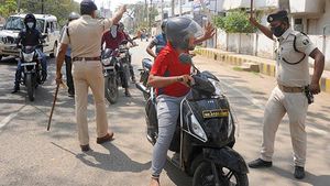 Corona Curfew तोड़ने पर 668 लोग हुए गिरफ्तार, Police ने कई वाहन किए सीज