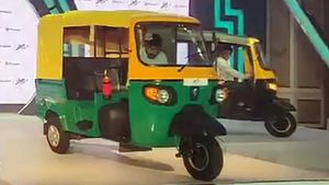 Piaggio ने 100 दिनों में खोले 100 नए डीलरशिप, पहली तिमाही में 90% हुआ लाभ