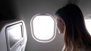Takeoff और Landing के दौरान क्यों खोल दी जाती हैं Flight की खिड़कियां? जानें क्या है कारण