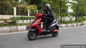 EeVe Atreo Electric Scooter Review: ईवी एट्रिओ इलेक्ट्रिक स्कूटर कैसी है चलाने में, परफॉर्मेंस, रेंज, कीमत
