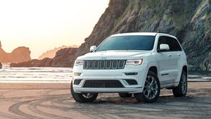 2022 Jeep Grand Cherokee से जल्द उठेगा पर्दा, हाइब्रिड इंजन और ऑटोनोमस ड्राइविंग जैसे फीचर्स से होगी लैस