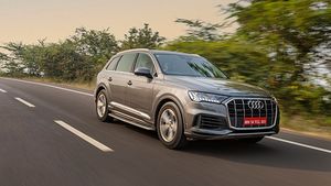 Audi Q7 की बुकिंग आज से भारत में हुई शुरू, जानें वैरिएंट, फीचर्स, इंजन आदि के बारें में