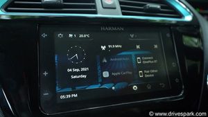 Connected Cars और उनकी Internet जरूरतें: क्या तेज और ज्यादा सुरक्षित इंटरनेट तकनीक की जरूरत है?