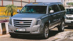 Mukesh Ambani के गैराज में शामिल हुई नई Cadillac Escalade SUV, जानें क्या है खास इस कार में