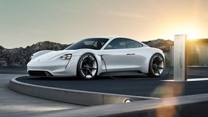 Porsche Taycan EV ने बनाया सबसे कम चार्जिंग समय का रिकार्ड, 2 घंटे के चार्ज में किया 4,500 किमी का सफर