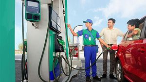 Budget 2022: साधारण पेट्रोल-डीजल पर लगेगा 2 रुपये का अतिरिक्त टैक्स