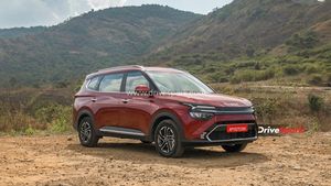 Kia Carens की बुकिंग 50,000 यूनिट के पार, टॉप वैरिएंट को मिल रही शानदार सफलता