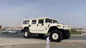 ये है दुनिया की सबसे बड़ी Hummer एसयूवी, जिसकी लंबाई है 14 मीटर, देखें कैसे चलती है यह