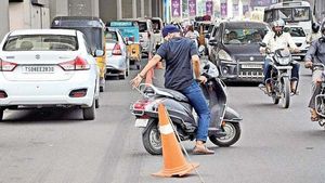 मुंबई में गलत साइड पर चलाई गाड़ी तो कटेगा भारी चालान, हो सकती है जेल