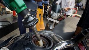 ईंधन की कीमतों में हुई 80 पैसे की बढ़ोतरी, मुंबई में एक लीटर पेट्रोल 120 रुपये के पार