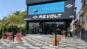 Revolt Motors ने आंध्र प्रदेश में खोले दो नए रीटेल स्टोर, इस साल 40 से ज्यादा स्टोर खोलने का लक्ष्य