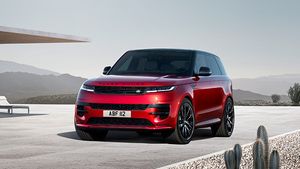 ग्लोबल स्तर पर पेश हुई 2022 Range Rover Sport, जानें क्या हुए हैं बदलाव इस ताकतवर SUV में