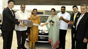 नई Honda City e:HEV के पहले बैच की डिलीवरी हुई शुरू, जानें क्या है कीमत और फीचर्स