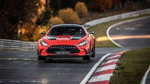 नई Mercedes-AMG GT ब्लैक सीरीज हुई लाॅन्च, कीमत 5.50 करोड़ रुपये से शुरू