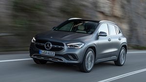 Toyota Fortuner GR-S से भी कम कीमत पर मिलती हैं ये लग्जरी कारें, देखें लिस्ट में कौन है शामिल