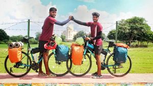 दो युवाओं ने साइकिल से तय किया 24,000 किमी का सफर, 245 दिनों में पूरा किया यह सफर