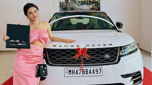 महिंद्रा थार से रेंज रोवर तक, छोटे पर्दे के कलाकारों के पास भी हैं लग्जरी कारें