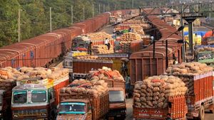 Nitin Gadkari: ओवरलोडिंग के कारण होने वाले हादसों के लिए ट्रांसपोर्टर हैं जिम्मेदार, होगी कड़ी कार्रवाई