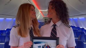 पायलट माँ-बेटी की जोड़ी ने साथ में उड़ाई प्लेन, सोशल मीडिया पर वारल हुआ वीडियो