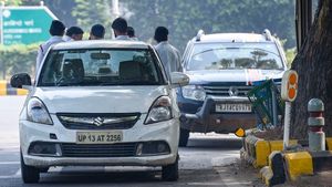 दिल्ली में बिना वैध पीयूसी सर्टिफिकेट के चला रहे हैं गाड़ी, तो अब भरना होगा 10,000 रुपये का चालान