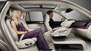 कार में पिछली सीट के पैसेंजर के लिए भी अनिवार्य हुआ सीट बेल्ट, नियम तोड़ा तो लगेगा भारी जुर्माना