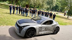 छात्रों ने कबाड़ से बनाई हवा साफ करने वाली इलेक्ट्रिक कार, जानिए कैसे करती है काम