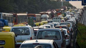 कार खरीदने का कर रहे हैं प्लान? अप्रैल से महंगी होने वाली है गाड़ियां, नए नियम से बढ़ेगी उत्पादन लागत