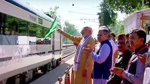 प्रधानमंत्री मोदी ने चौथी वन्दे भारत एक्सप्रेस ट्रेन को दिखाई हरी झंडी, हिमाचल से दिल्ली का करेगी सफर