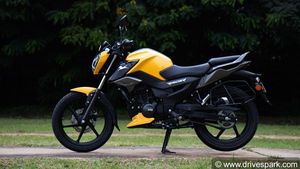 दिवाली के पहले टीवीएस का धमाका! अपडेट के साथ लाॅन्च होगी नई टीवीएस रेडर 125 बाइक; जानें क्या मिलेगा नया