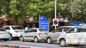 पुरानी कार कहीं भी पार्क करने वालों की अब खैर नहीं, जानिए क्या है नया नियम