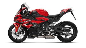 आने वाली है बीएमडब्ल्यू की ये धांसू बाइक, 1,000 सीसी इंजन से होगी लैस