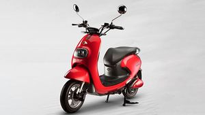 स्मार्टफोन की कीमत पर आती है ये इलेक्ट्रिक स्कूटर, सिर्फ 6 पैसे आता है चलाने का खर्च