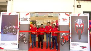 टीवीएस मोटर ने सिंगापुर में खोला एक्सपीरियंस सेंटर, प्रीमियम रेंज की बाइक्स कराएगी उपलब्ध