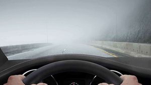 कार की विंडशील्ड पर जम रही भाप से होती है दिक्कत, तो इन टिप्स से दूर होंगी परेशानी