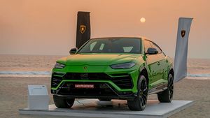 भारी टैक्स के वजह से नहीं बढ़ रही लग्जरी कारों की बिक्री, लेम्बोर्गिनी की स्पोर्ट्स कारों पर 100% तक टैक्स