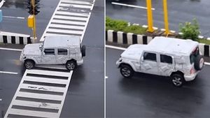 महिंद्रा थार 5-डोर में मिलेगा रिमूवेबल रूफ पैनल, इस वीडियो में सामने आई नई जानकारियां