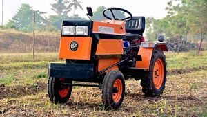 किसान ने बनाया इलेक्ट्रिक ट्रैक्टर, केवल 10 रुपए के खर्च में एक घंटे दौड़ेगा खेत में