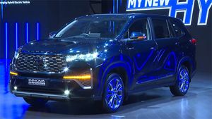 टोयोटा इनोवा हाईक्राॅस भारत में हुई पेश, माइलेज 21.1 किमी/ली;  फुल टैंक पर चलेगी 1,097 किलोमीटर