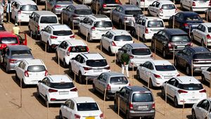 नवंबर में रिकॉर्ड तोड़ हुई वाहनों की बिक्री, पैसेंजर, दोपहिया और ट्रैक्टर सबने गाड़े झंडे