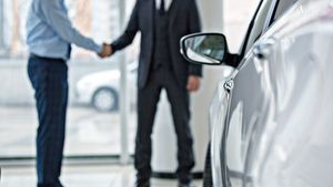 HSRP Rules: चलाते हैं कार या बाइक, तो 1 जनवरी से पहले फटाफट करवा लें ये काम