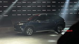 इस कंपनी की कारों को खरीदने के लिए तरस रहे लोग, 4 लाख से ज्यादा डिलीवरी ऑर्डर हैं पेंडिंग; जानें