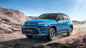 Toyota Hyryder: इस एसयूवी की डिमांड इतनी कि वेटिंग पीरियड पहुंच गया 3 साल, ग्राहक हुए हैरान