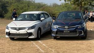 छंटनी के दौर में बंटने लगी कारें, इस IT कंपनी ने कर्मचारियों को टोयोटा ग्लैंजा गिफ्ट करके मनाया जश्न