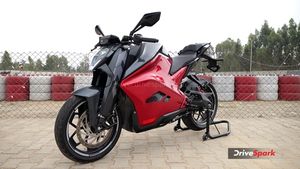 Ultraviolette F77: इस मेड इन इंडिया परफाॅर्मेंस ई-बाइक की डिलीवरी हुई शुरू, फुल चार्ज पर चलती है 307 Km