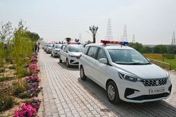 Delhi Police Cars: दिल्ली पुलिस ने अपने बेड़े में जोड़ी 250 कारें, अर्टिगा व बोलेरो मॉडल भी है शामिल