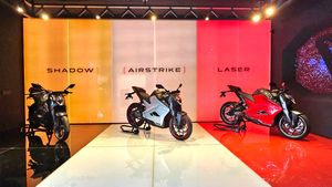 Ultraviolette F77 Delivery: अल्ट्रावायलेट ने एफ77 लिमिटेड एडिशन की डिलीवरी की शुरू, खोला नया एक्सपीरियंस सेंटर