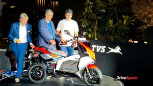 टीवीएस ने एक्स इलेक्ट्रिक स्कूटर 2.50 लाख रुपये में हुई लॉन्च, जानें कितनी है इसकी रेंज