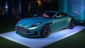 Aston Martin DB12: एस्टन मार्टिन DB12 भारत में हुई लॉन्च, जानें 4.59 करोड़ की इस कार में क्या है खास  