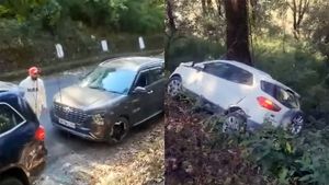  मोहम्मद शमी के सामने पहाड़ी से नीचे गिरी EcoSport कार, फिर शमी ने अपनी Mercedes रोक किया कुछ ऐसा..!