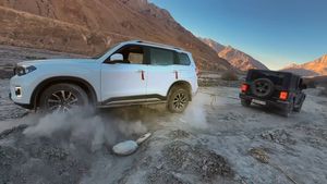 लद्दाख के बर्फीले गड्ढे में फंसी Mahindra Scorpio-N! इस पावरफुल SUV ने किया रेस्क्यू, देखिए वीडियो 